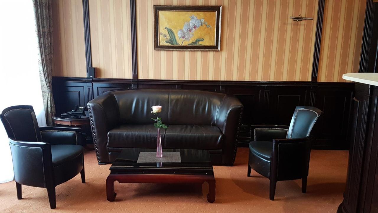 Attache Hotel Kiev Eksteriør billede