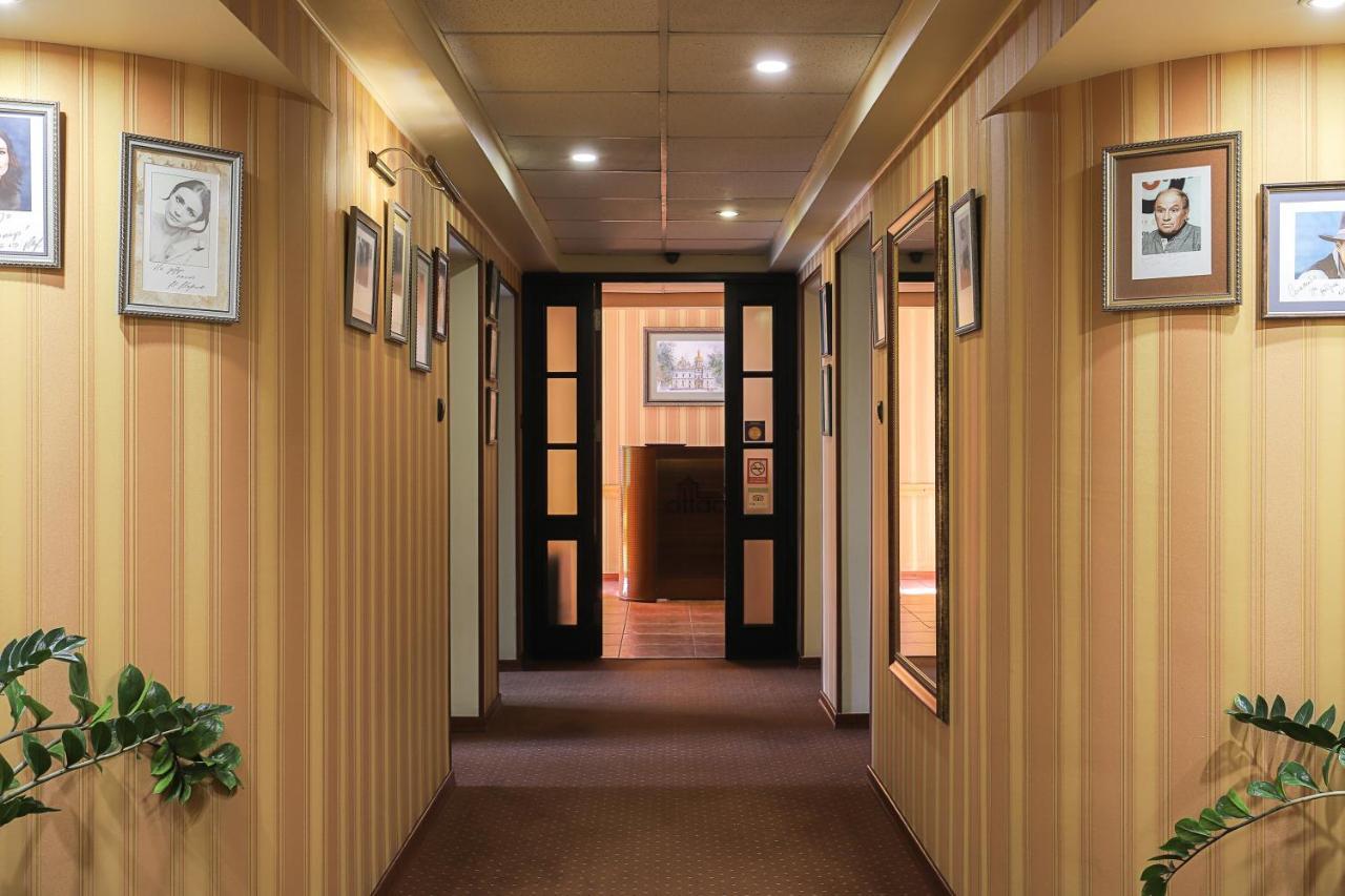 Attache Hotel Kiev Eksteriør billede